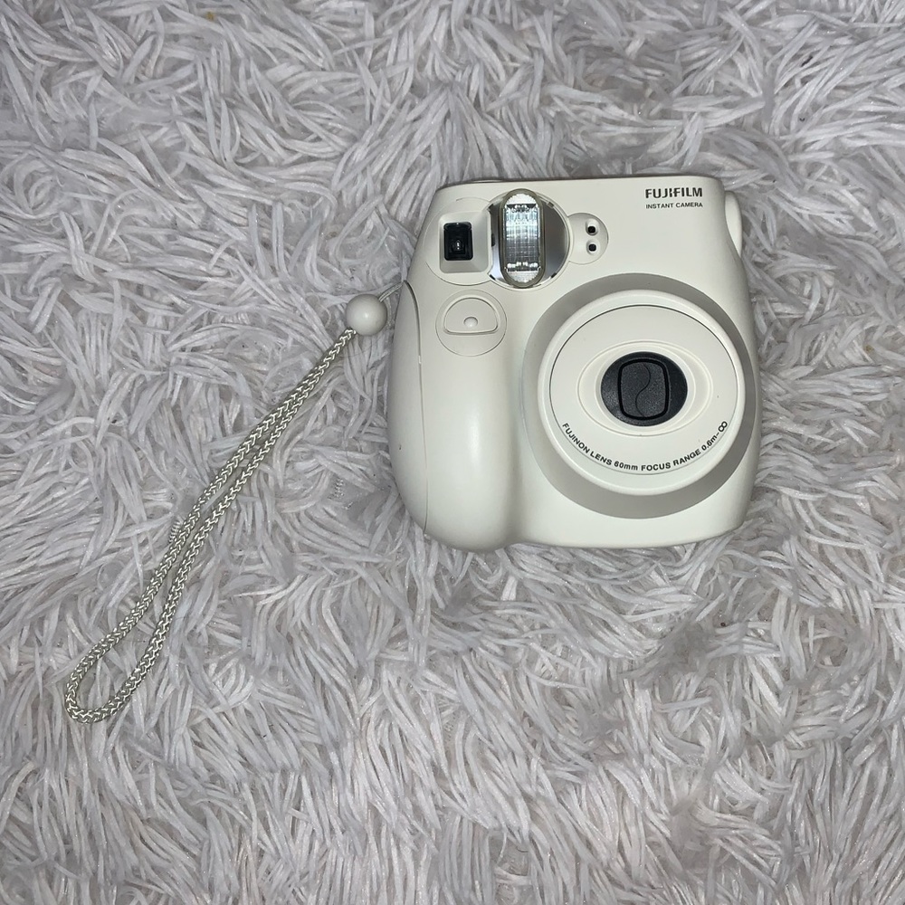 White Fujifilm instax mini 7S
